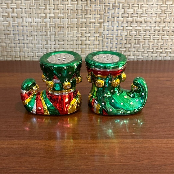 🎄🌟HP🌟VTG 2000s Christmas Elf Shoes Salt & Pepper Shakers by Boston Warehouse - Picture 4 of 8